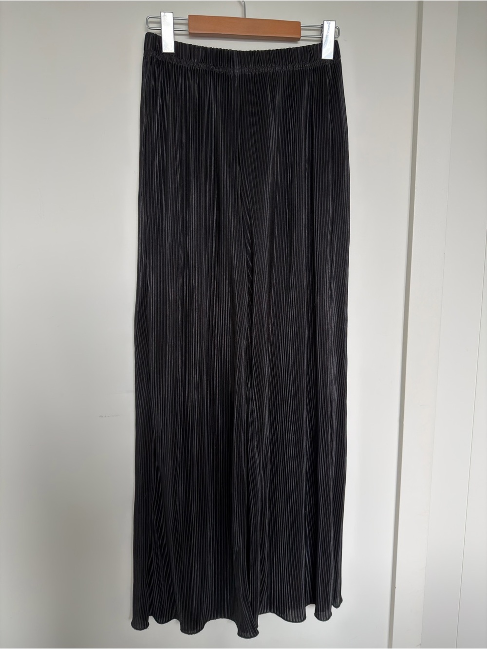 2-piece Black Pleated Twist-Front Women's set - Picture 3 of 7